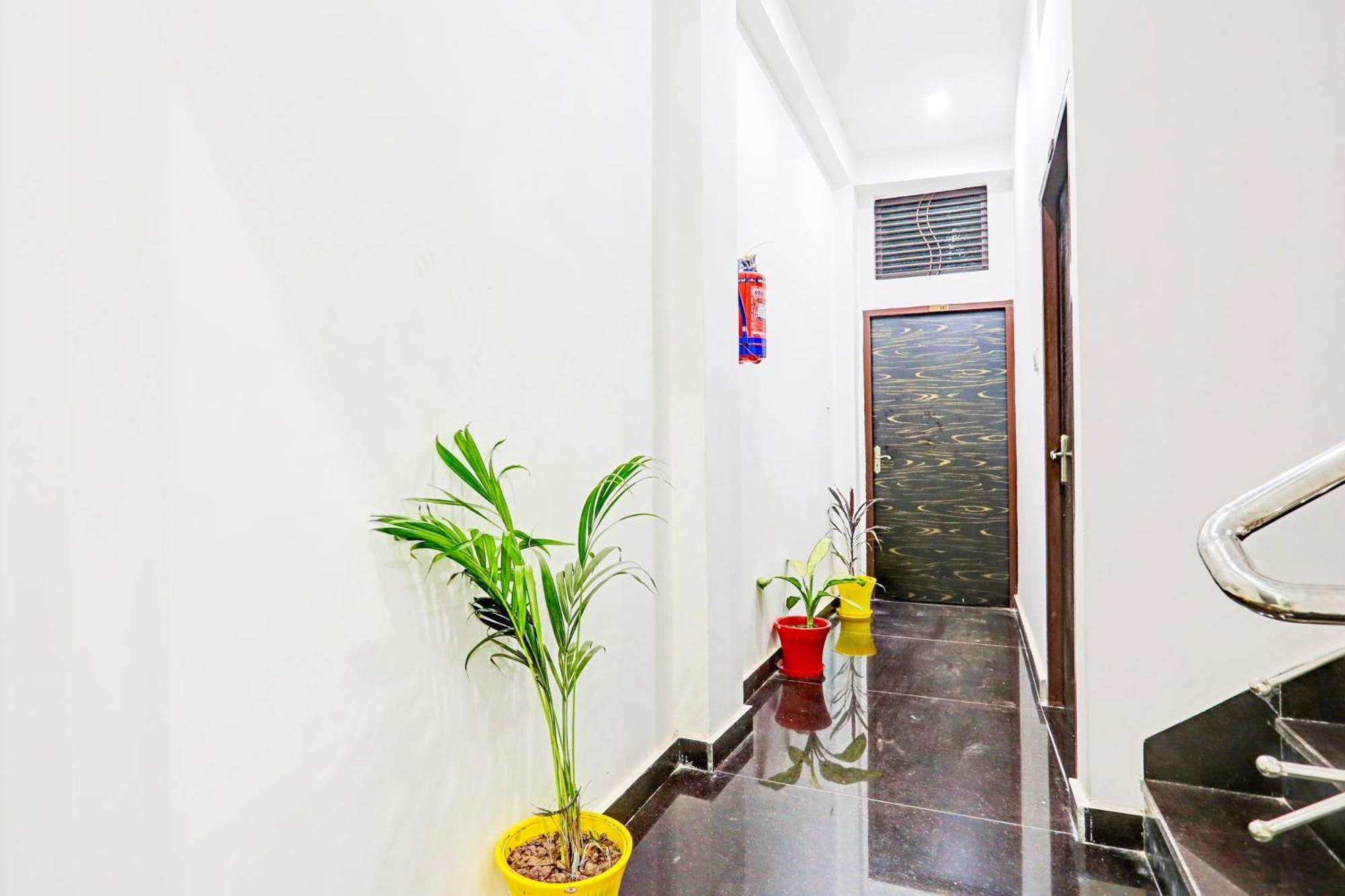 Hotel O The Maruti Paying Guest House 瓦拉纳西 外观 照片
