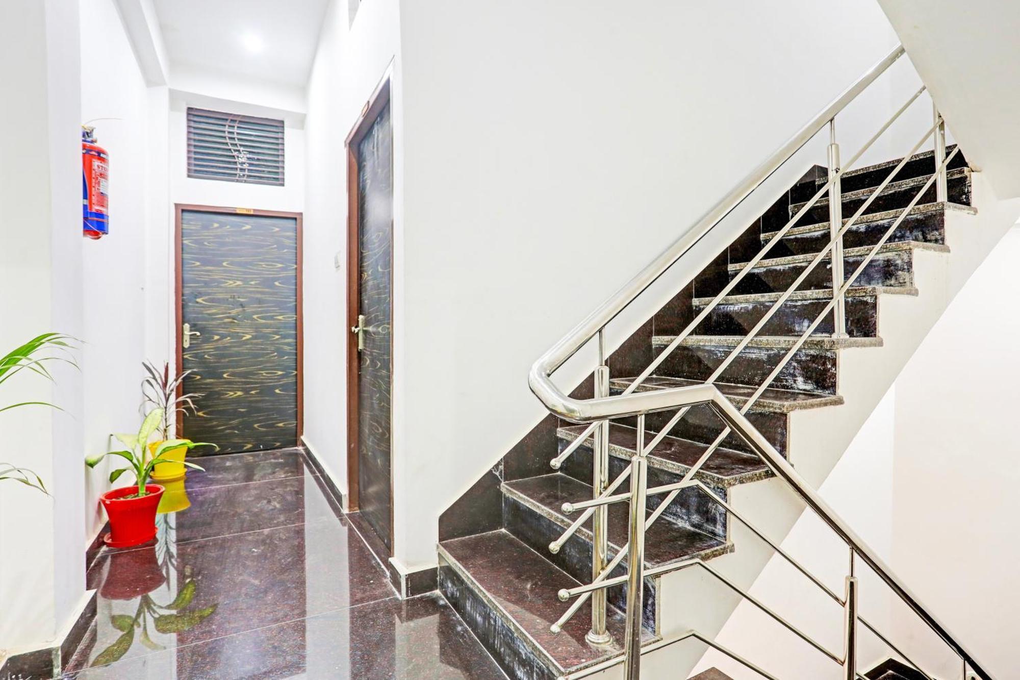 Hotel O The Maruti Paying Guest House 瓦拉纳西 外观 照片