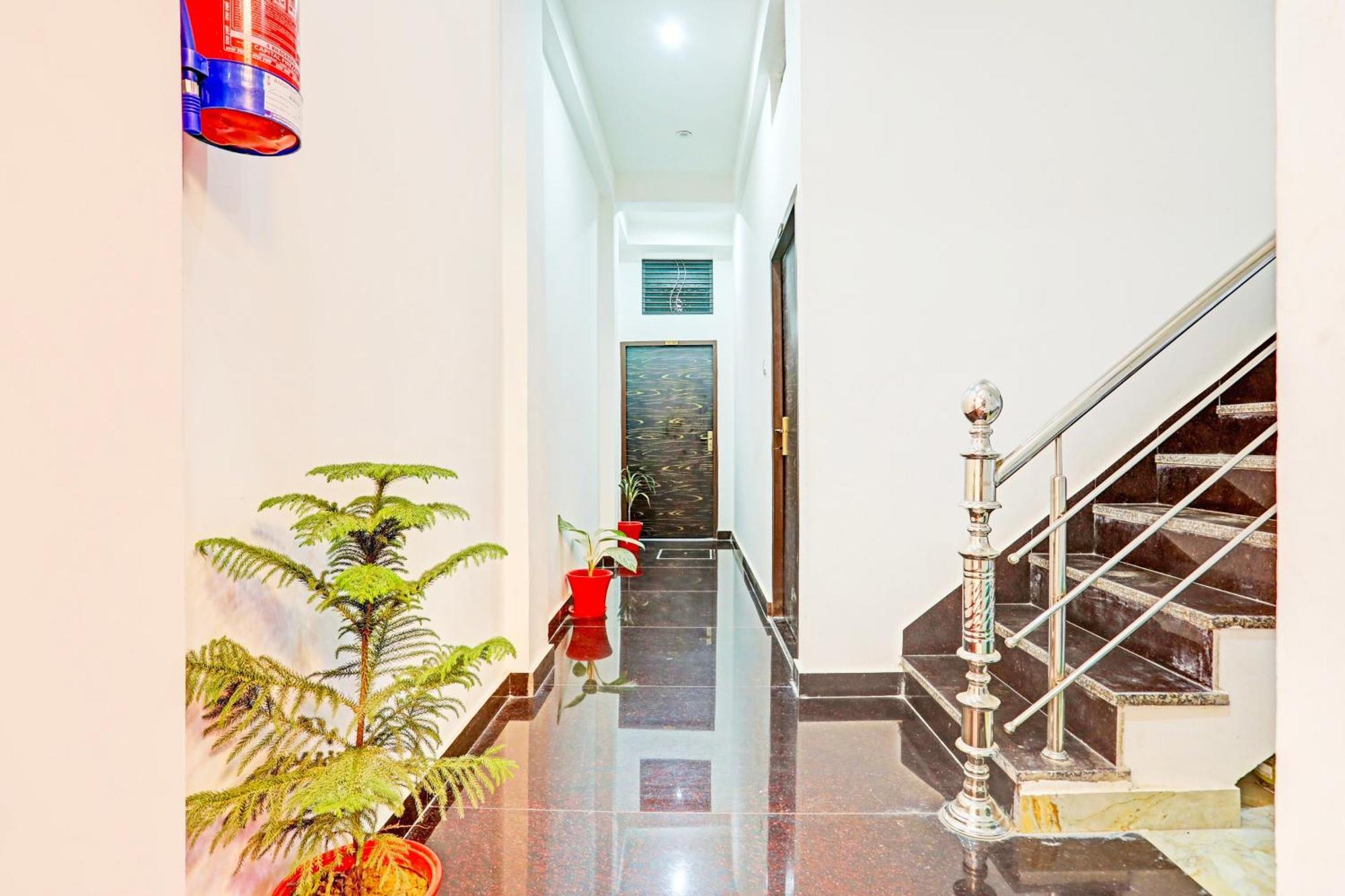 Hotel O The Maruti Paying Guest House 瓦拉纳西 外观 照片